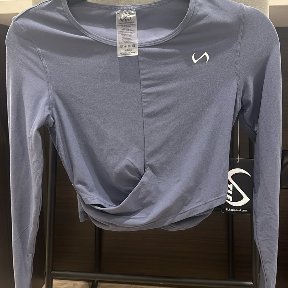 TLF women’s cropped long sleeve workout top
